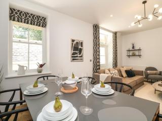 Alice House Stone Cross Mansion - 4