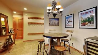 Spacious One Bedroom Condo in Mammoth! Free Assigned Parking - Snowbird 107 - Mammoth Lakes - 1