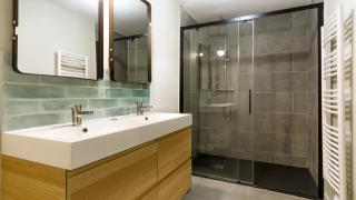 Belle et grande maison de village au bord de l'eau - 1