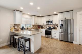 HoneyHomes Spectacular View Home with Amenities - Sumner - 5