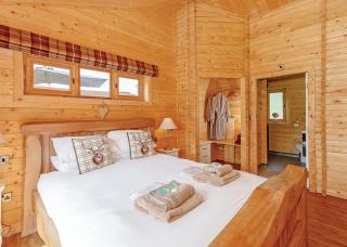 Gadlas Park Holiday Cabins - 3