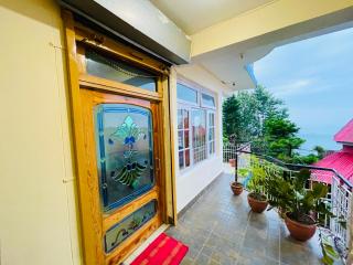 Grand view lodge and Restaurant Dharamshala - Dharamshala - 3