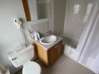 Hotel Wolfe Island - Marysville - 2