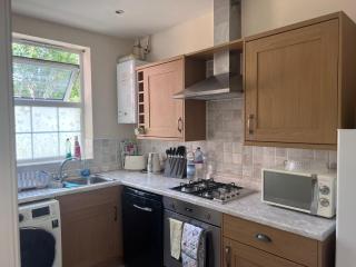 Centrally Located Lincolnshire Home With Free Parking On Premises - 6