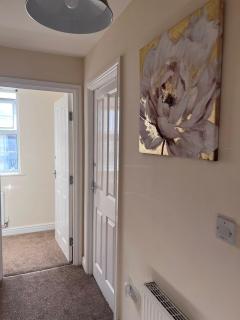 Centrally Located Lincolnshire Home With Free Parking On Premises - Lincolnshire - 3