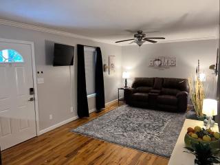 Kid-Friendly Townhouse Near Lake & Sports Complex - Guntersville - 9