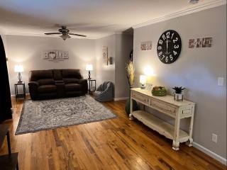 Kid-Friendly Townhouse Near Lake & Sports Complex - Guntersville - 0