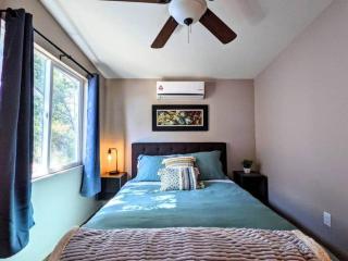 #6 The Hawks Hideout Cabin - 5