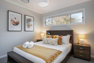 'Huxley House' An Elegant Mudgee Retreat with Backyard - Mudgee - 9