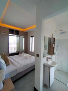 The Falcon Villa - 5