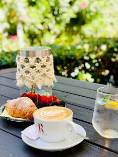 Godija Hotel & Suites - 1