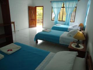 Cartago Bay - Puerto Villamil - 8