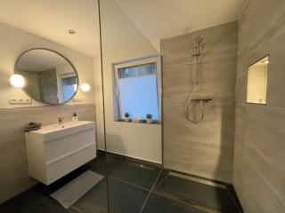 Gleis 11 - kontaktloser 24-7 Check-I, Boxpringbett, W-LAN & Parkplatz kostenlos - 4