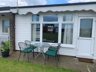 Cosy Beach Chalet - Scratby - 5