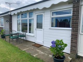 Cosy Beach Chalet - Scratby - 0