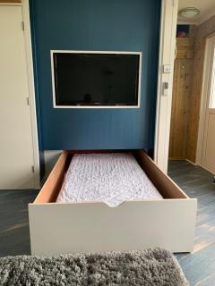 Cosy Beach Chalet - 1