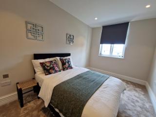 2 Bedroom Lux Apartment in Hendon- New Build - Colindale - 8