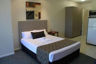 Emerald Executive Apartments - 8