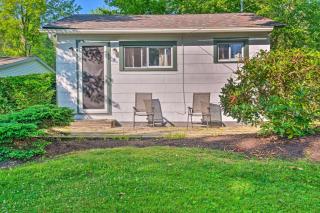 Cozy Newton Lake Cottage with View of the Lake! - 0