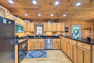 Mineral Bluff Cabin with Hot Tub and Game Room! - Mineral Bluff - 3