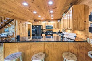 Mineral Bluff Cabin with Hot Tub and Game Room! - Mineral Bluff - 1
