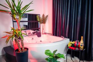 Apartment de Lux Craiova Jacuzzi Pat Rotund Semineu Zona Ford - Craiova - 0