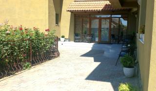 Villa Mugur - 2 Mai - 2
