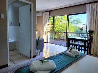 Suite 14- Deja' Blu Bed and Breakfast- East London - East London - 5