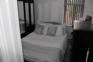 Luxury 3 Bedroom House - Birmingham - 7