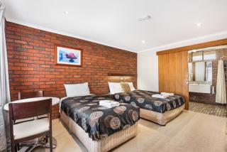 Golden Country Motel and Caravan Park - Maryborough - 0
