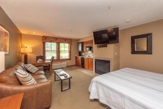 A214 Studio Standard View - Oakland - 7