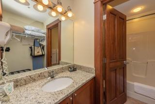 A214 Studio Standard View - Oakland - 5