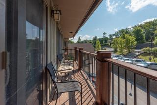 A312 One Bedroom & Loft Standard View - Oakland - 2
