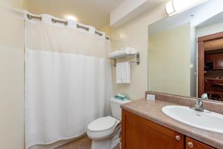 B204 One Bedroom Lake View - Oakland - 1