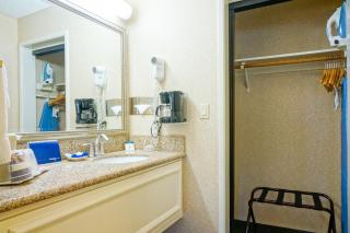 Best Western Plus Orange County Airport North - 3