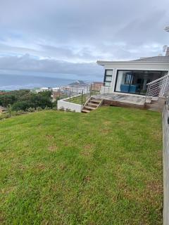 Nearby Herolds Bay Self-Catering Guest House - Heroldsbaai - 8