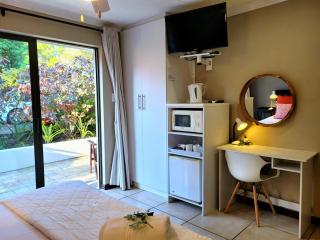 Suite 9- Deja' Blu Bed and Breakfast- East London - East London - 9