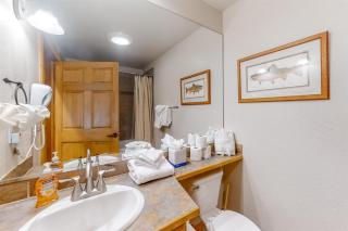Charming Condo Nestled In The East Keystone Resort Neighborhood, Shuttle To Ski Slopes, Outdoor Pool And Hot Tub - Dillon - 2