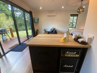 Kosmo’s Studio: City Style in a Retreat Setting! - Boyland - 4