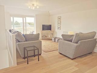 LITLLE SUMMER HILL -2 BED COSY COTTAGE- TREARDDUR - 5