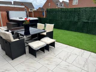 Luxury 4 bedroom Retreat; with hot tub & parking - Birmingham - 4