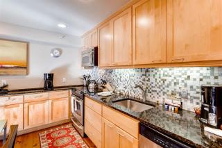 Luxury Ski In, Ski Out 1 Bedroom at Eagle Bahn Gondola - Vail - 4