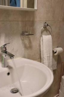 Home Away From Home - 2 Bed FREE Parking & Wifi - 4