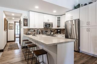 Horizons IV #156 New Luxurious Listing! Fully Remodeled 2 Bedroom Plus Loft 3 Full Bathroom Sleeps 8 - Mammoth Lakes - 3