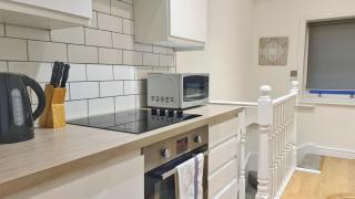Modern & Central, Perfect Beach Getaway- 2min Walk - 6