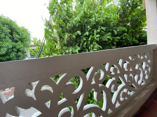 Central-walking distance to the beach/downtown+A/C - 2