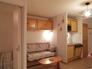 Appart rénové 4 pers. style montagne moderne, skis aux pieds, proche commerces - FR-1-545-34 - 8