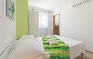 4 Bedroom Gorgeous Home In Pican - 7