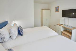 Host & Stay - Even Keel - 3