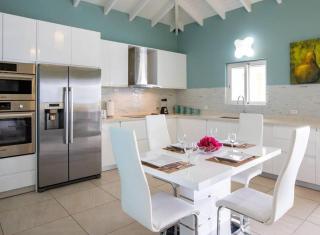Airport View 3-Bed Villa - Cupecoy - 2